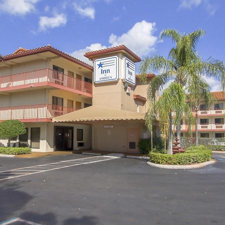 Inn Of America Palm Beach Gardens Bagian luar foto