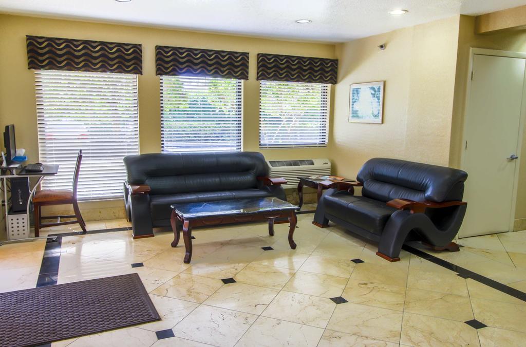 Inn Of America Palm Beach Gardens Bagian luar foto