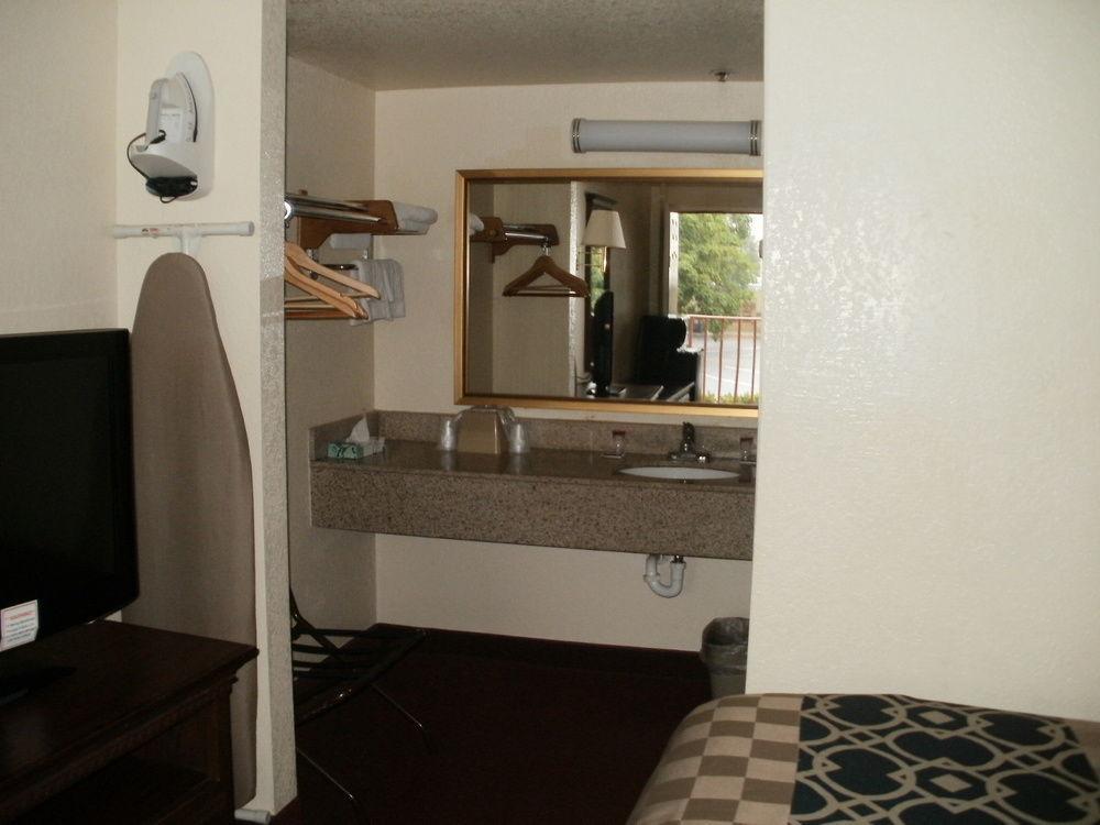 Inn Of America Palm Beach Gardens Bagian luar foto